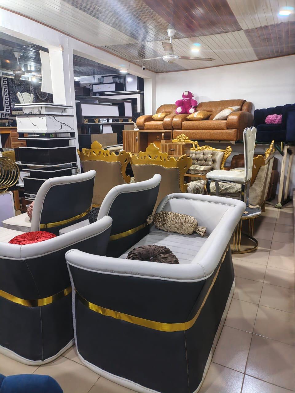 Akinbol-Tex showroom